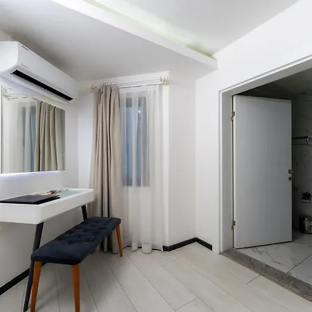 Wb Weekend Aparthotel