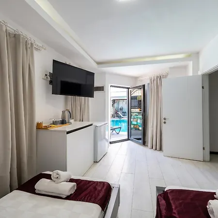 Wb Weekend Aparthotel