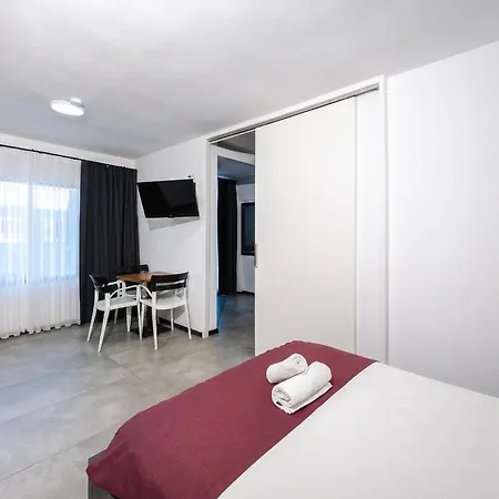 Wb Weekend Aparthotel