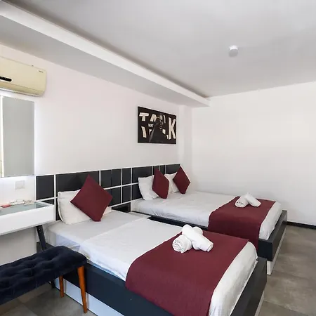 Wb Weekend Aparthotel 4*