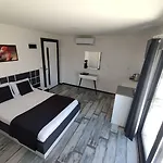 Wb Weekend Aparthotel 4*